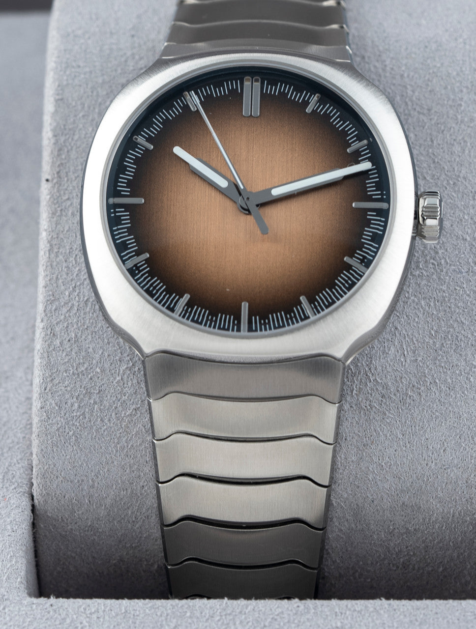 H. Moser Streamliner Centre Seconds 'Smoked Salmon' Dial 40mm Stainless Steel Ref 6200-1207 - Full Set March 2024